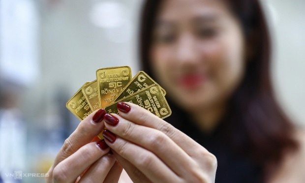 Giá vàng miếng tiến sát mốc 123 triệu đồng một lượng