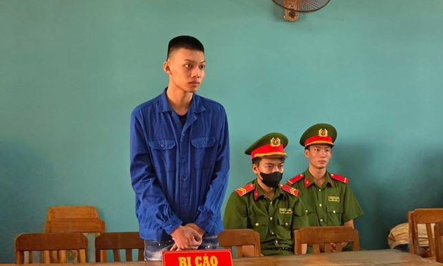 Thanh niên đâm người cùng dự tiệc cưới trọng thương