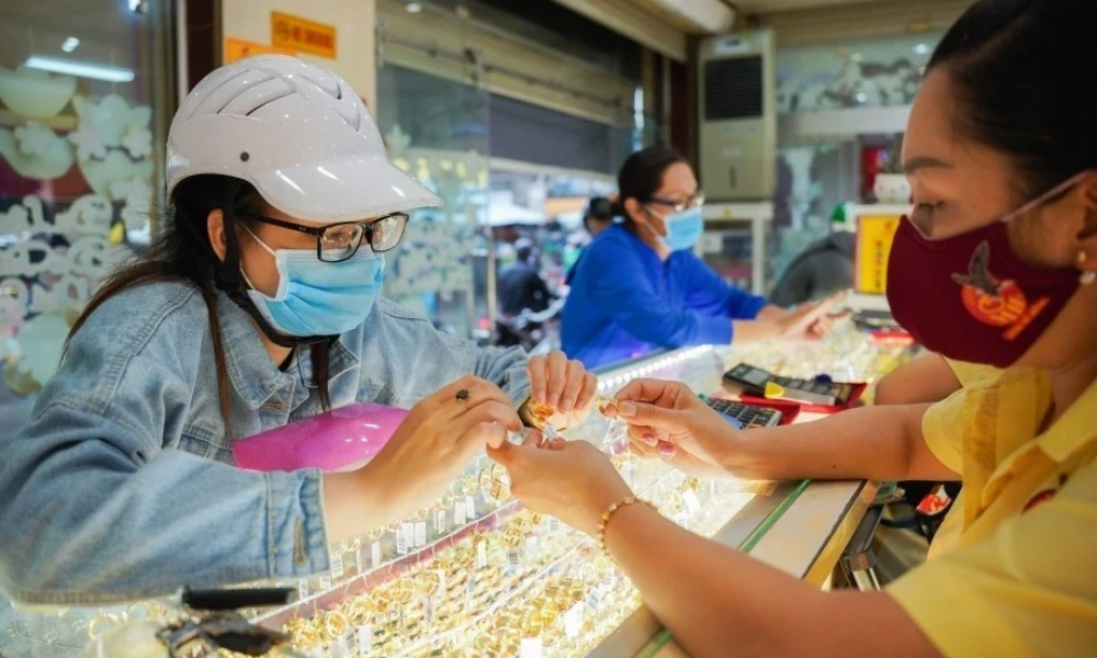 Giá vàng miếng mất mốc 120 triệu đồng/lượng