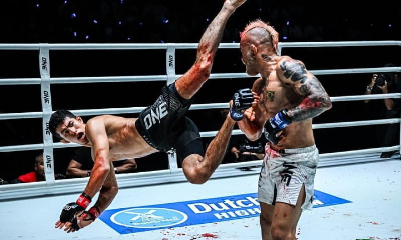 Đai đen jujitsu vô địch MMA ở Việt Nam thua knock-out cao thủ Uzbekistan