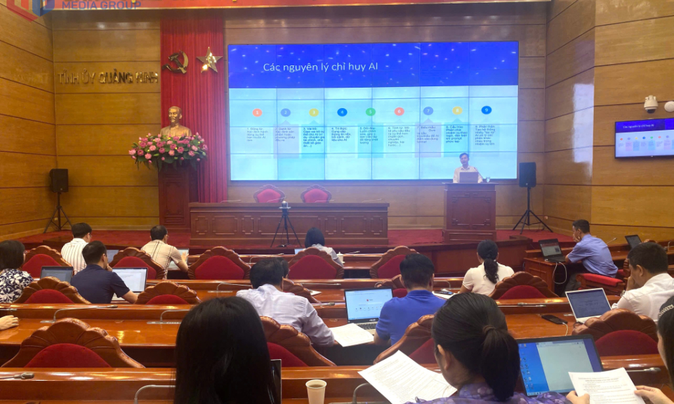 Văn phòng Tỉnh ủy tập huấn kỹ năng sử dụng AI