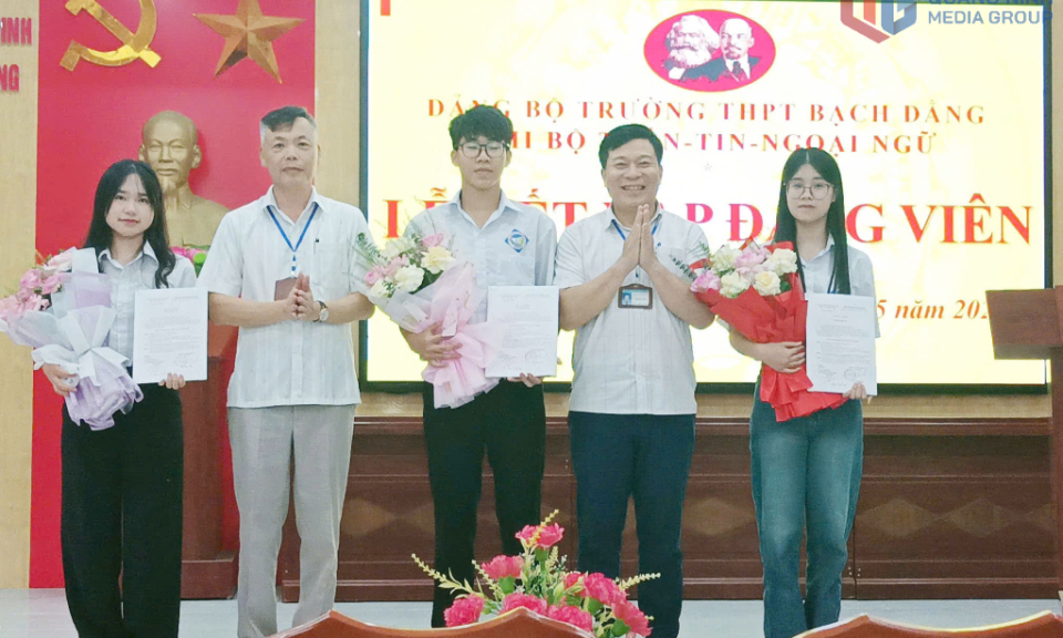 Quảng Yên: Kết nạp đảng viên mới là học sinh