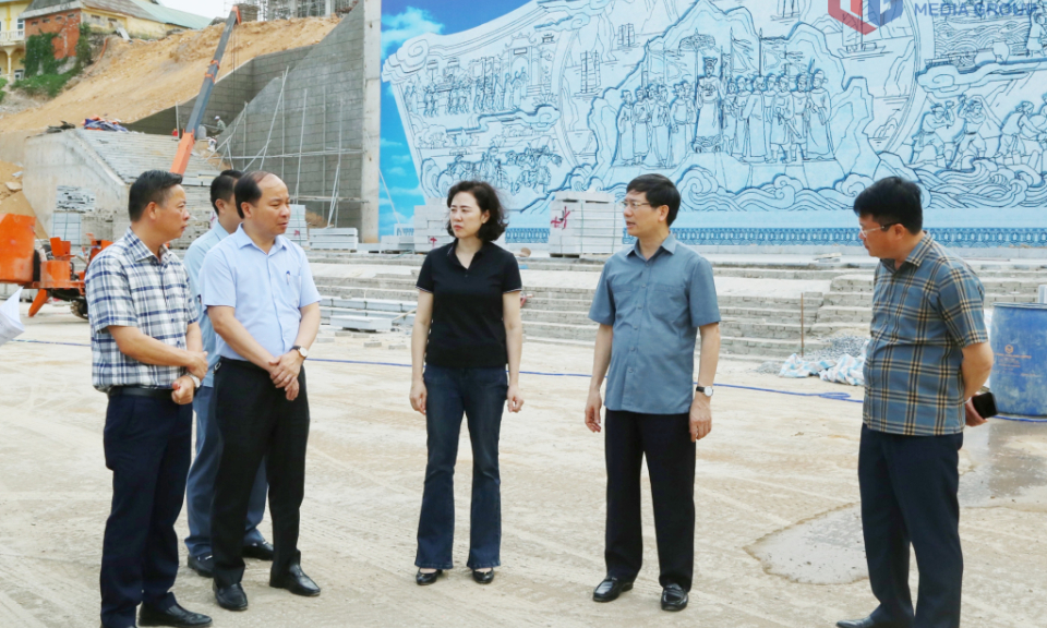 Đồng chí Vũ Quyết Tiến, Phó Bí thư Tỉnh ủy kiểm tra các dự án trọng điểm trên địa bàn TP Hạ Long           