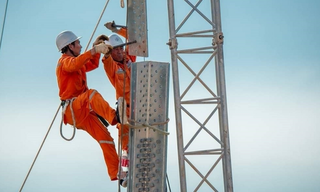 Tăng giá điện 4,8%: EVN cần công khai các khoản chi
