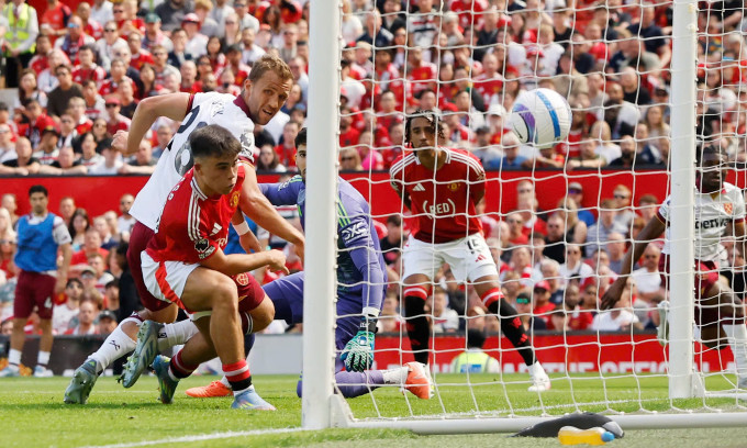 Man Utd rơi xuống vị trí 16 Ngoại hạng Anh