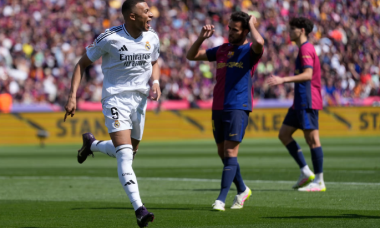 Barca thắng ngược Real, chạm tay vào chức vô địch La Liga