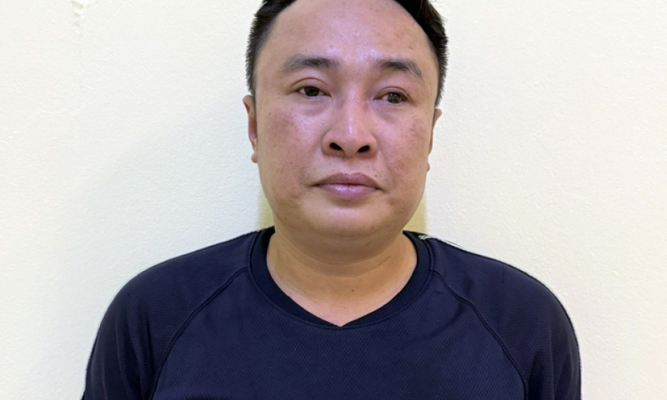 Xin không được, gã đàn ông đe dọa chửi bới CSGT