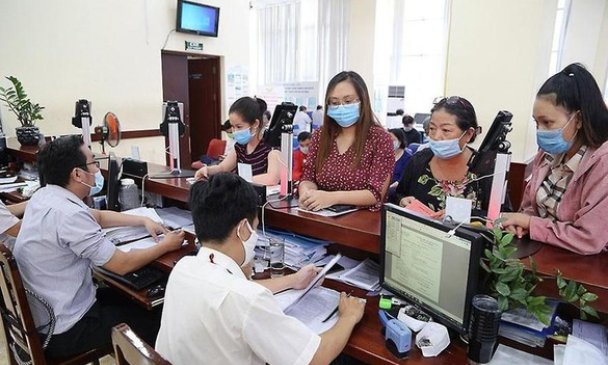 Tính chế độ nghỉ hưu trước tuổi theo thời gian đóng BHXH bắt buộc