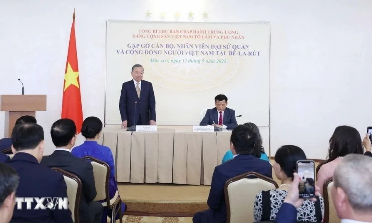 Tổng Bí thư Tô Lâm gặp gỡ cán bộ Đại sứ quán và đại diện cộng đồng người Việt Nam tại Belarus
