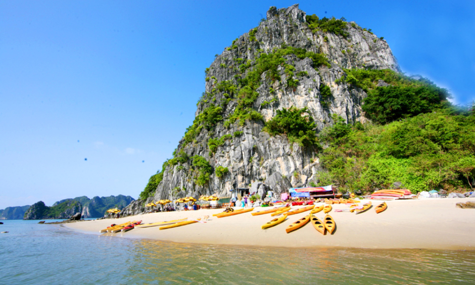 Hon Co island - the hidden jewel of Ha Long Bay 