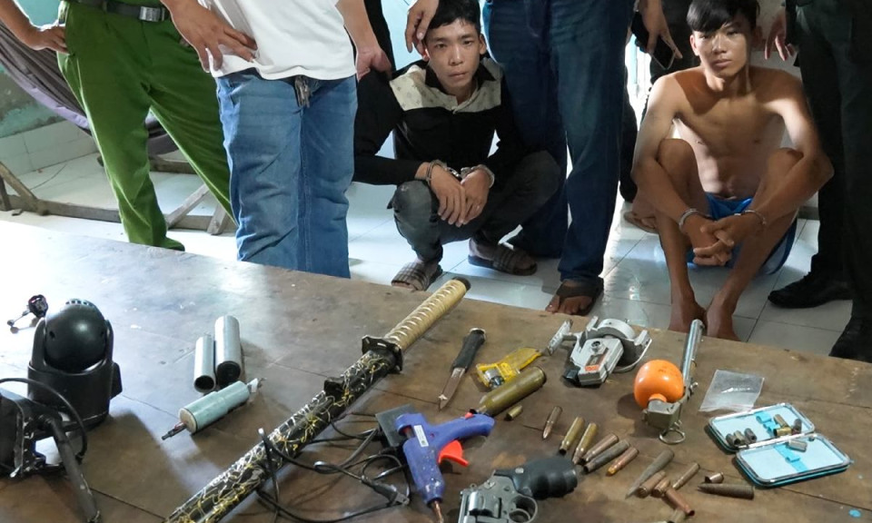 Triệt phá 2 nhóm đánh nhau ở Hậu Giang, thu giữ nhiều súng, ma túy