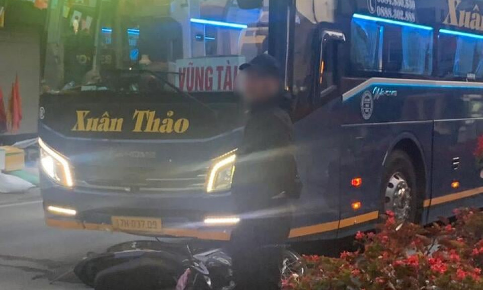 Xe khách tông xe máy tại ngã tư, một người tử vong