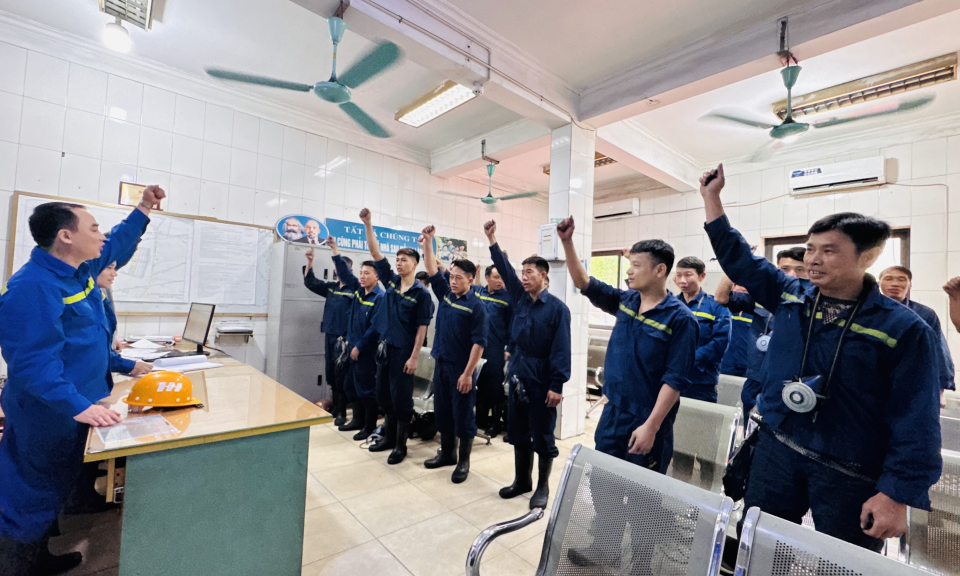 Ngành than sôi nổi thi đua Tháng công nhân