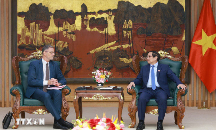 Thủ tướng Phạm Minh Chính tiếp Đại sứ Pháp tại Việt Nam Olivier Brochet