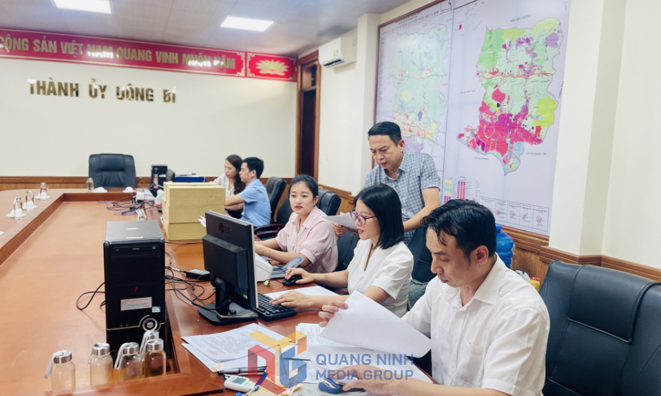 Uông Bí: Đi đầu thực hiện số hóa tài liệu lưu trữ trong cơ quan Đảng