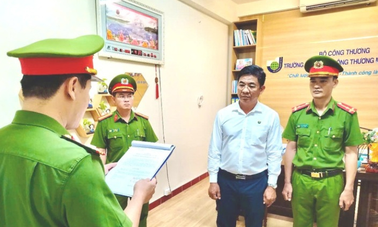 Bắt tạm giam hiệu trưởng Trường cao đẳng Công thương miền Trung