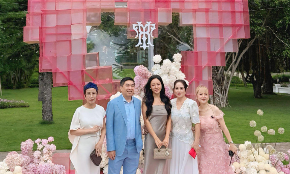 Hồ Quỳnh Hương công khai có con trai hai tuổi
