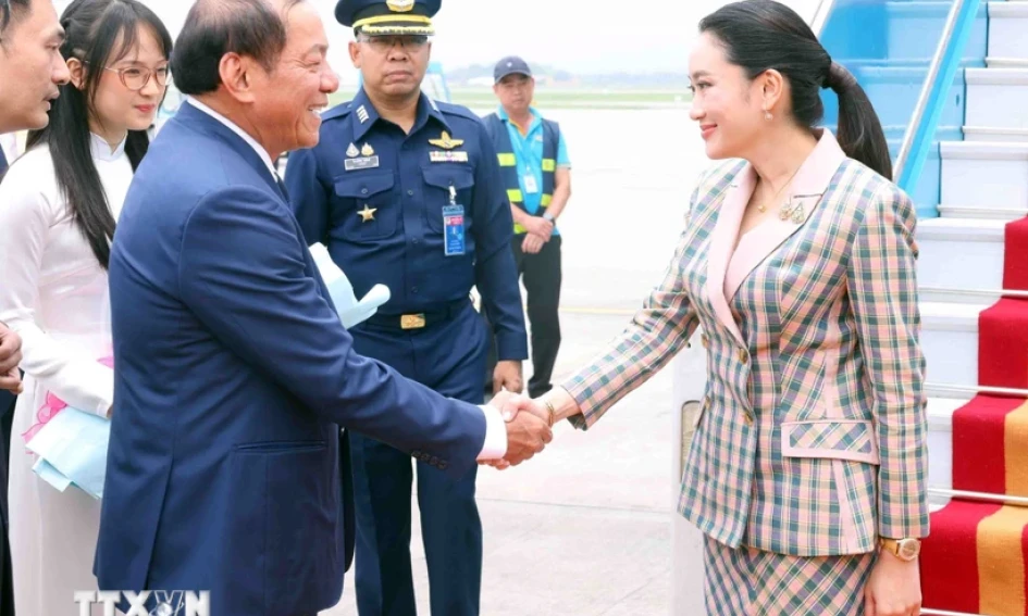 Thủ tướng Vương quốc Thái Lan bắt đầu thăm chính thức Việt Nam