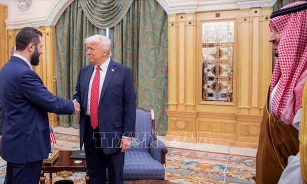 Tổng thống Mỹ bắt tay lãnh đạo Syria, mở ra bước ngoặt mới tại Trung Đông