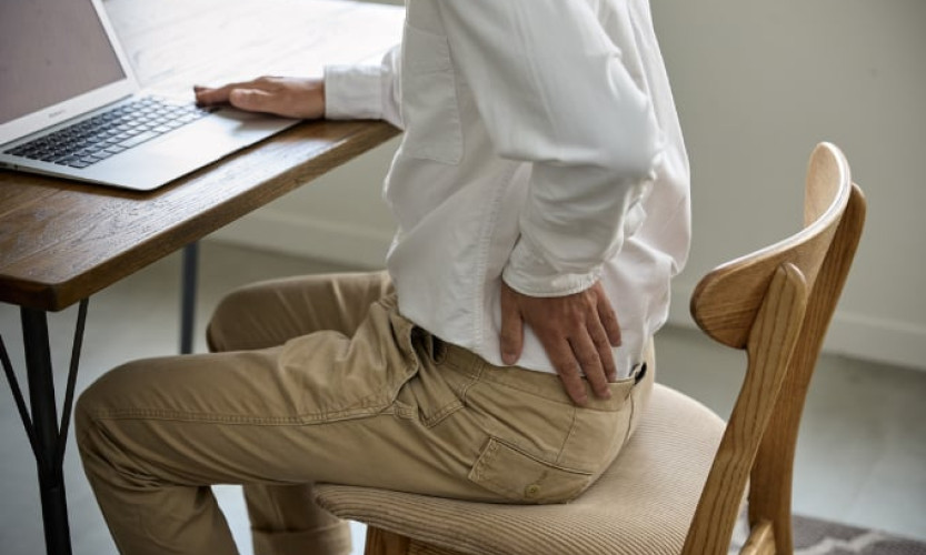 Đang khỏe mạnh gặp 6 hiện tượng đau lưng này cần đến ngay bác sĩ
