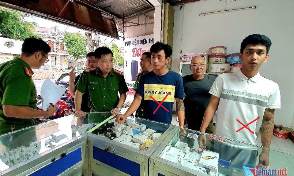 Bắt giữ 2 thanh niên khống chế người đàn ông trong nhà thờ, cướp tài sản