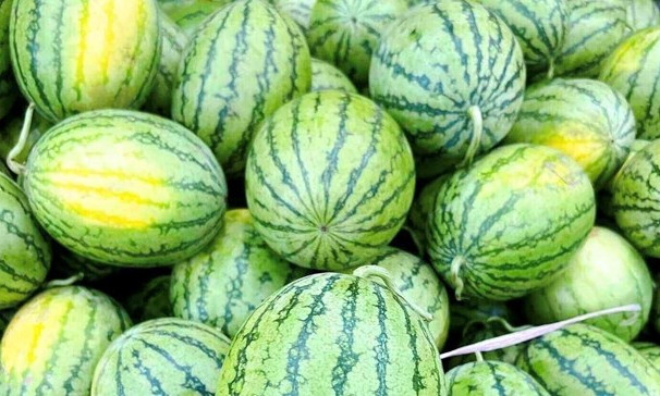 Dưa hấu và 2 loại trái cây chống nắng tự nhiên có sẵn trong gia đình