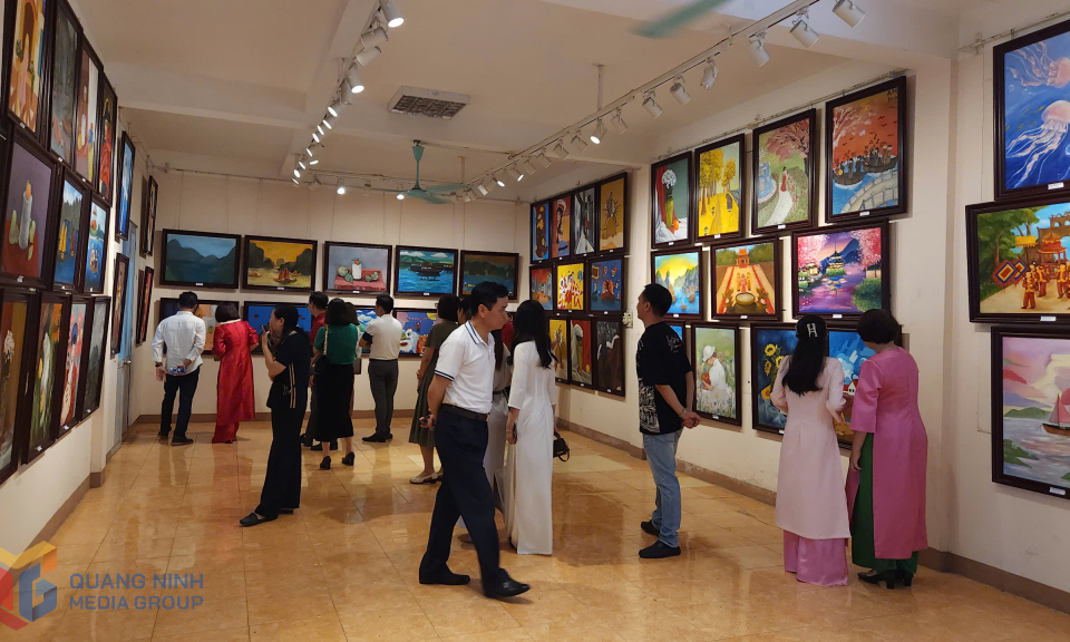 Triển lãm tranh học sinh, sinh viên Đại học Hạ Long