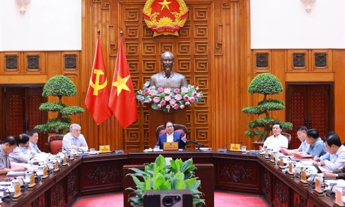 PM urges building strong decrees on decentralisation, delegation of power to local administrations