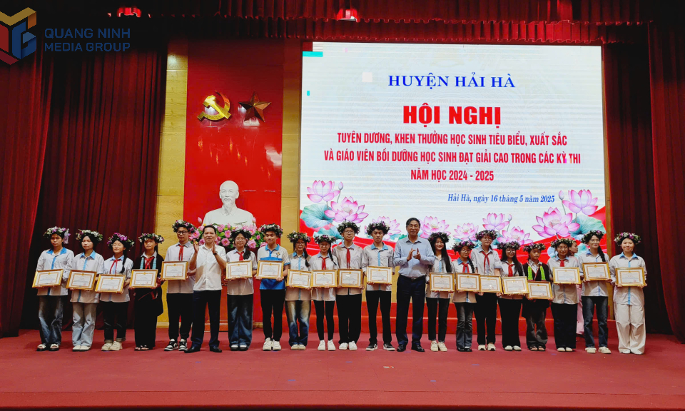 Hải Hà tuyên dương, khen thưởng học sinh tiêu biểu, xuất sắc đạt giải cao năm học 2024-2025