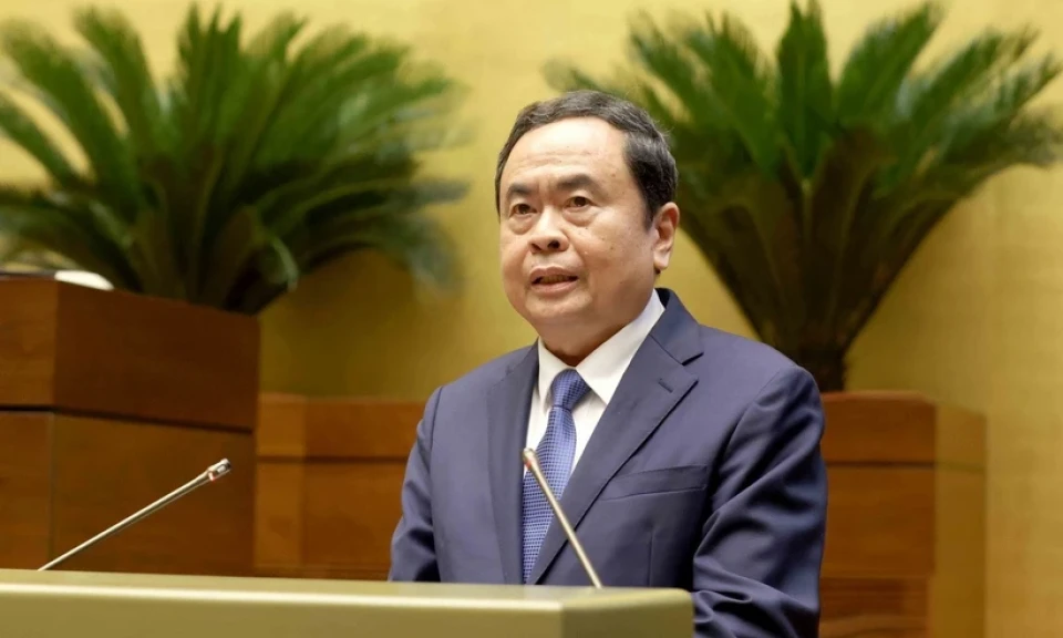 Hoàn thiện thể chế song song với thi hành nghiêm minh pháp luật