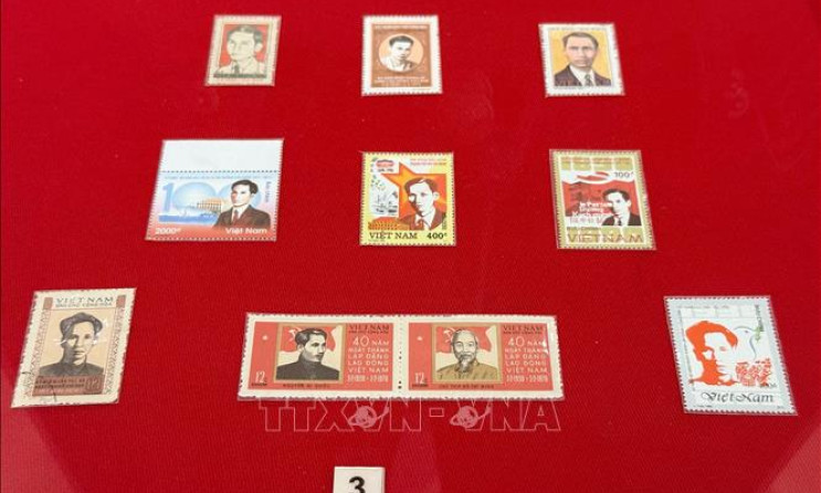 Trưng bày tem và bưu ảnh về Chủ tịch Hồ Chí Minh