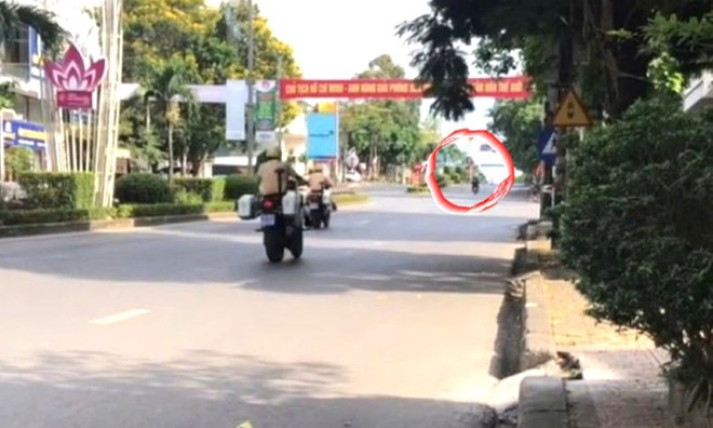 Nam sinh 16 tuổi lái môtô chạy vào đường cấm, chủ xe bị xử phạt 14 triệu đồng
