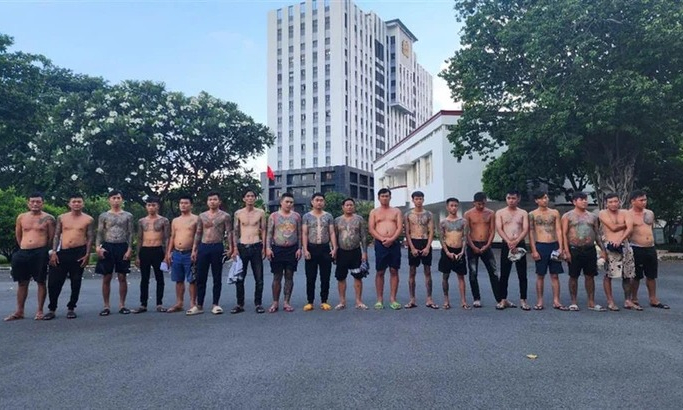 Triệt phá nhóm giang hồ cho vay lãi nặng hoạt động ở Tiền Giang, thu giữ nhiều súng đạn