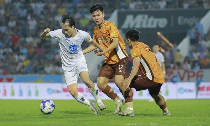 Văn Toàn, Tuấn Anh lập công giúp Nam Định vùi dập HAGL