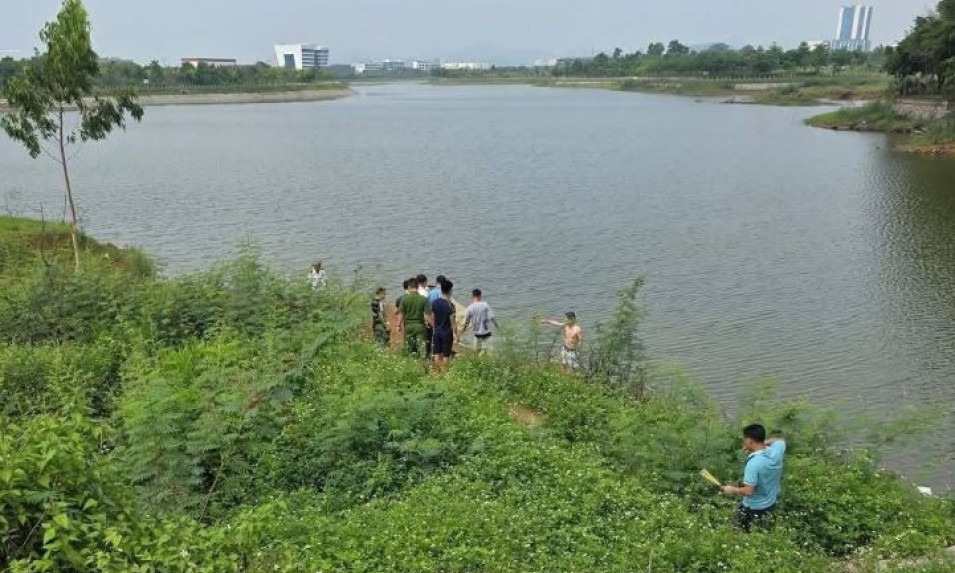 Hà Nội: 3 thanh niên bị đuối nước ở hồ Tân Xã, 2 người tử vong