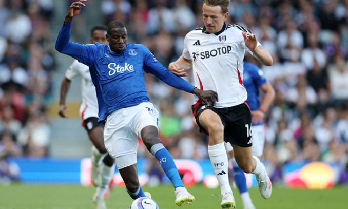 Everton thông báo chia tay Abdoulaye Doucoure
