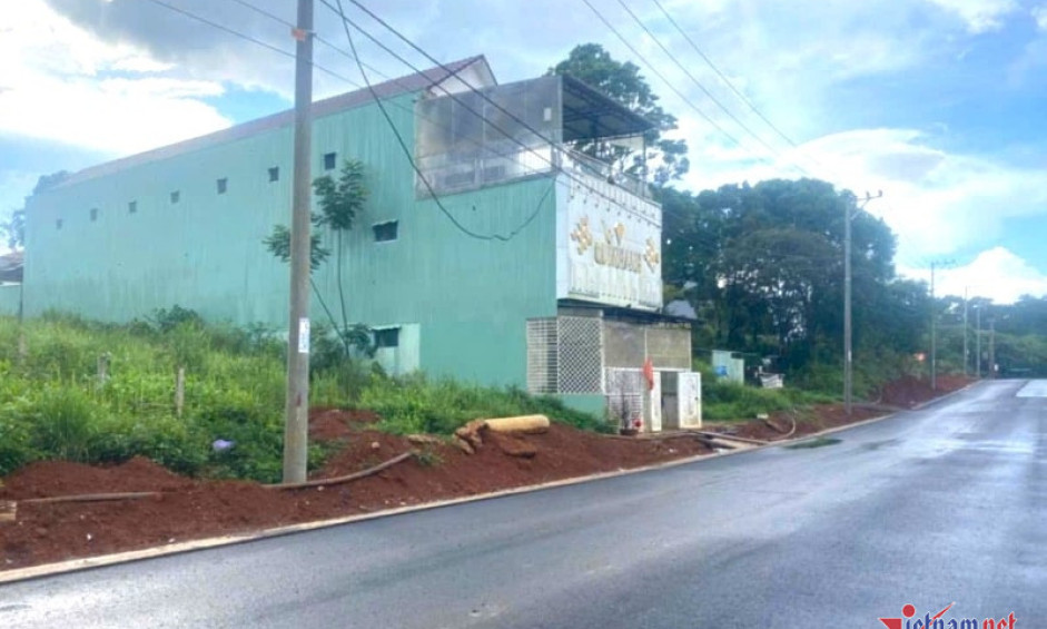 Nghi phạm đâm gục 2 thanh niên trước quán karaoke đã ra đầu thú