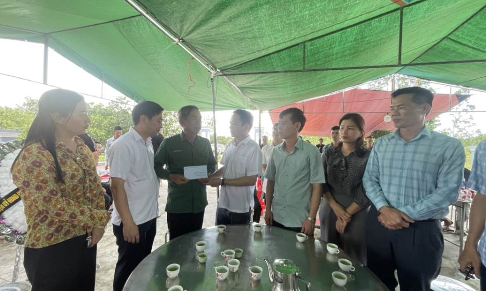 Huyện Hải Hà thăm, động viên, trao tiền hỗ trợ cho gia đình nạn nhân bị đuối nước