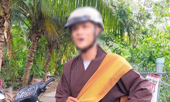 Công an làm việc với đối tượng giả nhà sư đi bán nhang, kêu gọi từ thiện