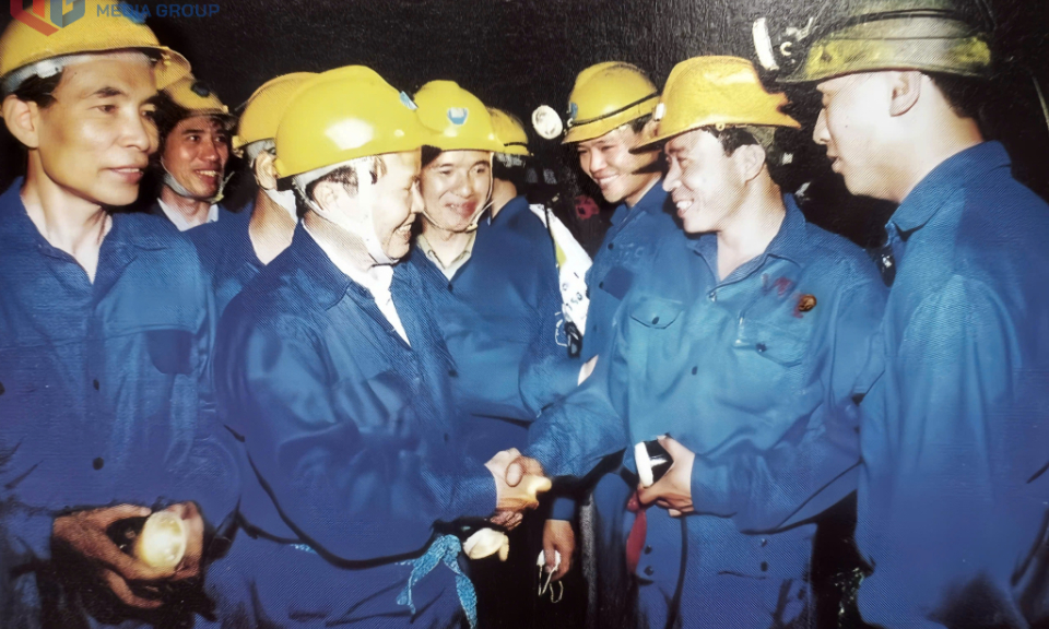 Tiếc tương đồng chí nguyên Chủ tịch nước Trần Đức Lương 