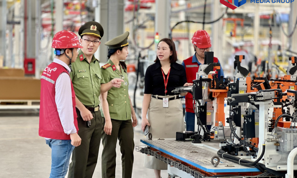 Đơn vị 2 lần được phong tặng danh hiệu Anh hùng LLVT nhân dân