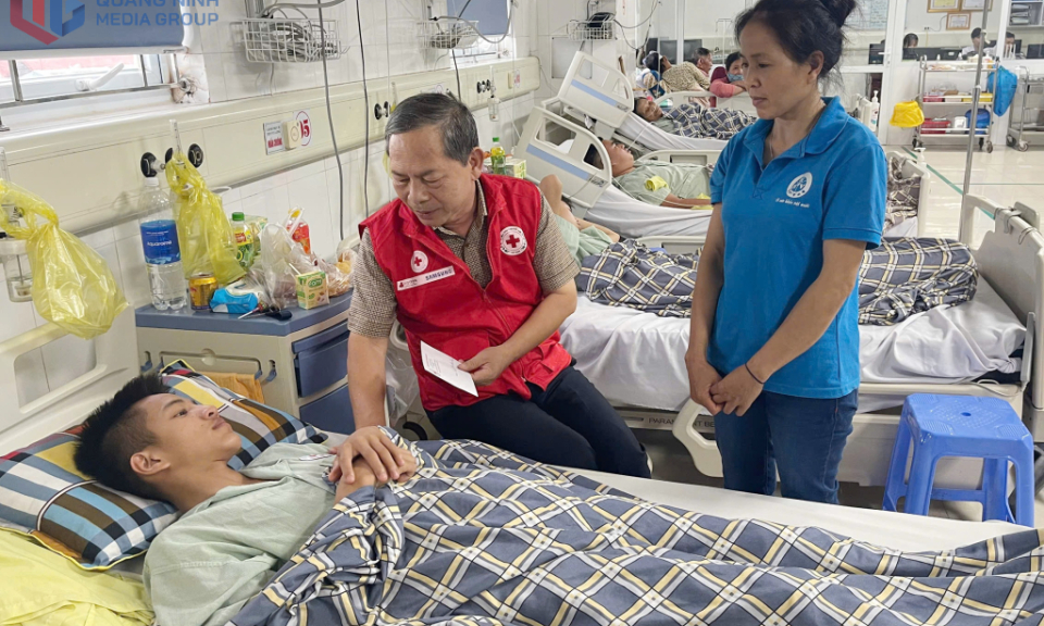 Hội Chữ thập đỏ hỗ trợ các nạn nhân đuối nước tại huyện Hải Hà