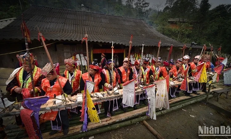 Di sản trong guồng quay du lịch