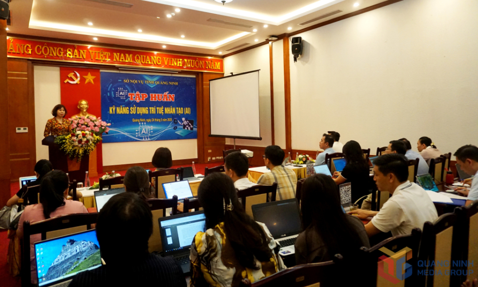 Sở Nội vụ tổ chức Hội nghị tập huấn kỹ năng sử dụng trí tuệ nhân tạo (AI)