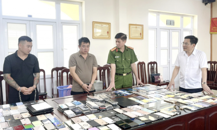 Nhóm hành nghề ‘hai ngón’ trộm hơn 300 điện thoại của du khách tại chùa Tam Chúc