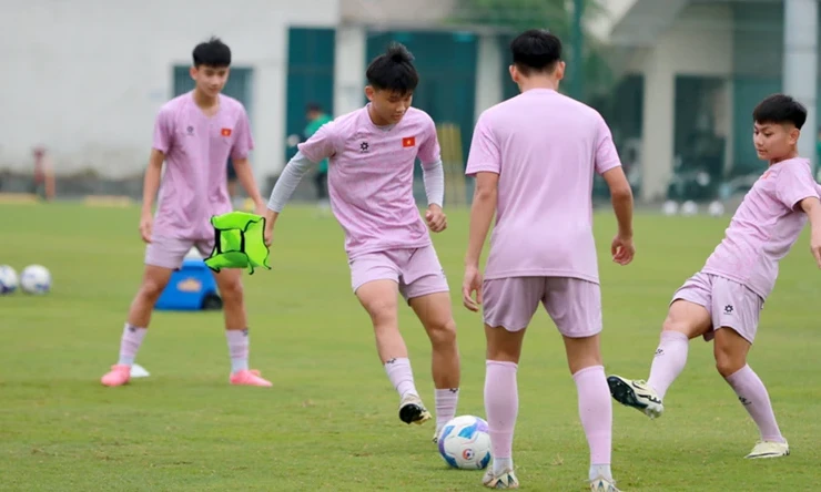 HLV Cristiano Roland đánh giá cao sự tiến bộ của U16 Việt Nam trước ngày lên đường dự giải quốc tế