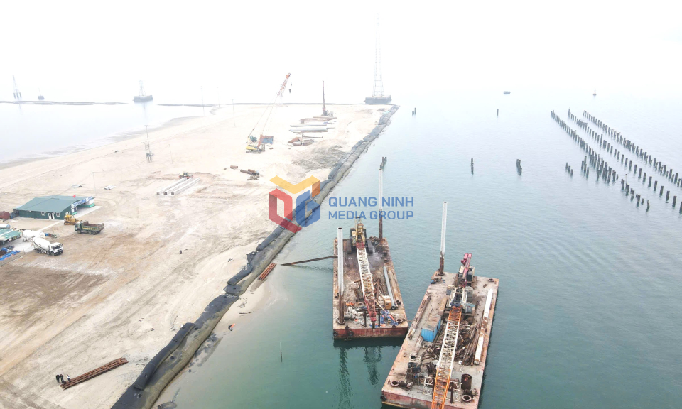Đẩy nhanh tiến độ dự án Bến cảng tổng hợp Vạn Ninh