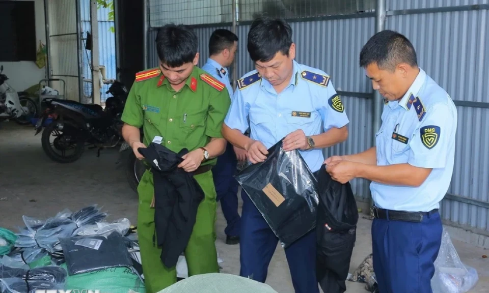 Thủ tướng yêu cầu đẩy mạnh ngăn chặn buôn lậu, gian lận thương mại, hàng giả
