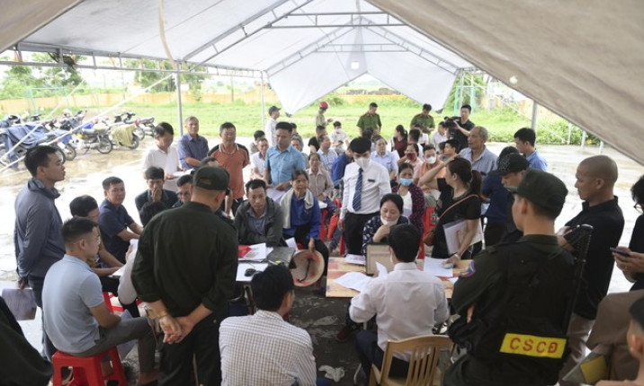 Người dân xếp hàng lấy lại 11 tỷ đồng từ Thanh Bình An Lạc Viên thu vượt quy định