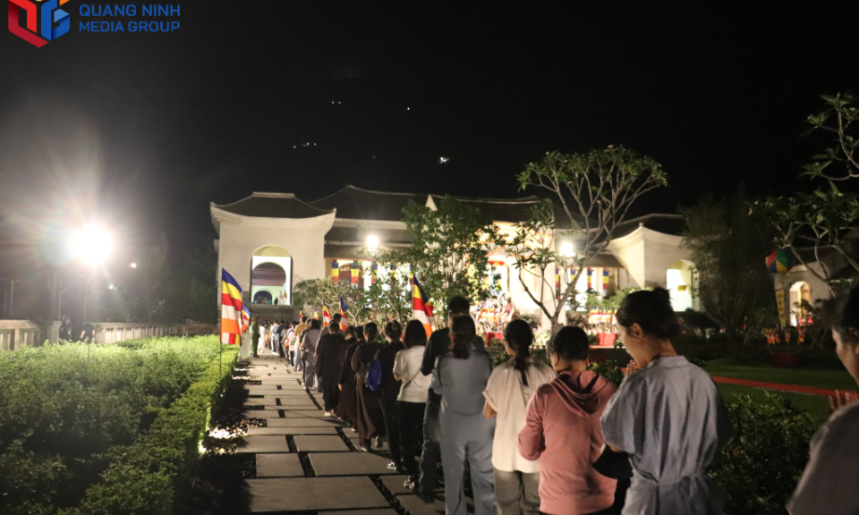 Đêm chiêm bái xá lợi Đức Phật